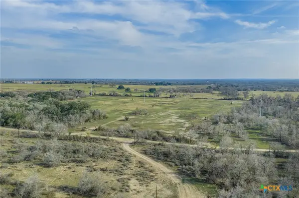 1144 Treetop Lane, Luling, TX 78648