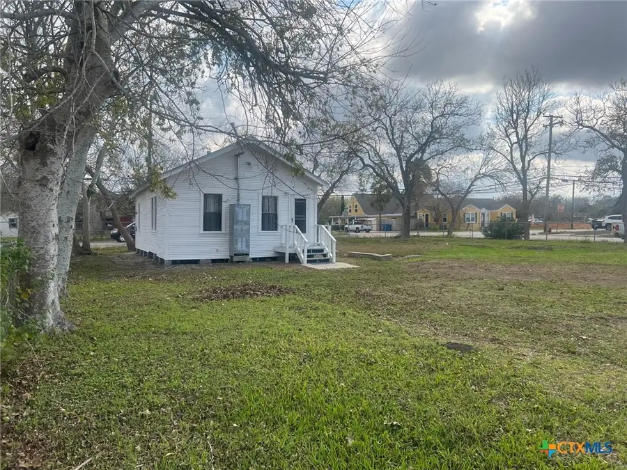 327 W Main Street, Port Lavaca, TX 77979 - #3