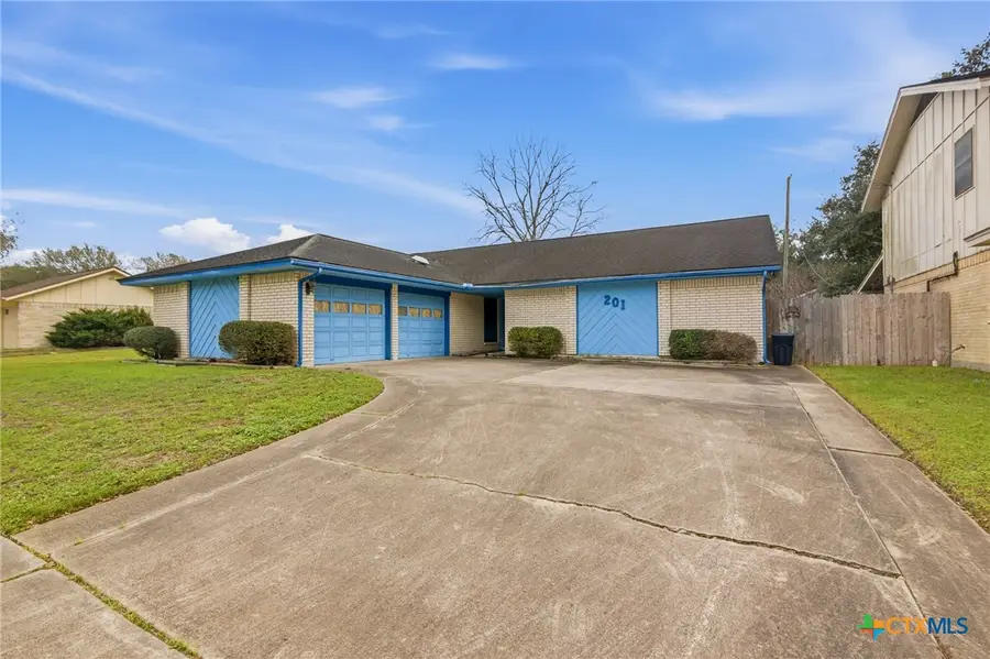 201 Laguna Drive, Victoria, TX 77904 - Image #2