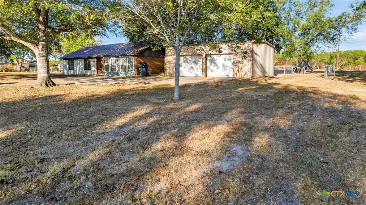 304 Sun Valley Drive, Victoria, TX 77904 - Image #1