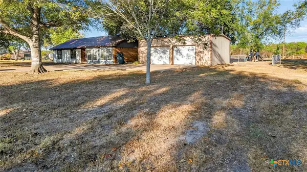 304 Sun Valley Drive, Victoria, TX 77904