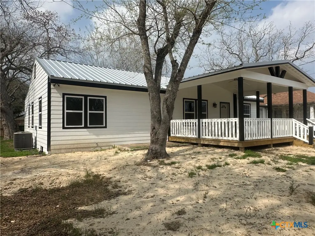 1008 Gonzales St., Cuero, TX 77954 - #1
