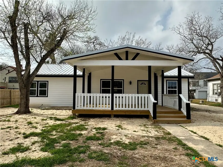 1008 Gonzales St., Cuero, TX 77954 - #2