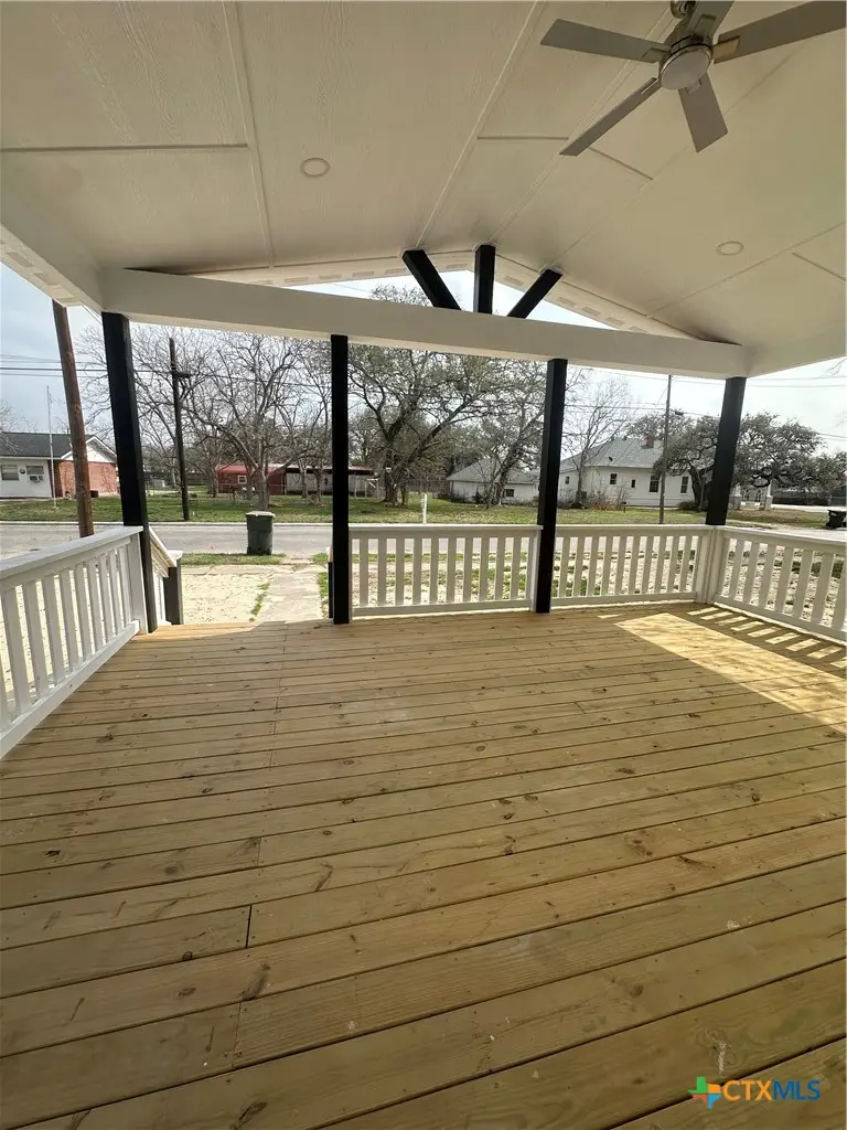 1008 Gonzales St., Cuero, TX 77954 - #3