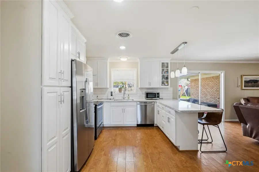 505 Suzanne Street, Edna, TX 77957 - #3