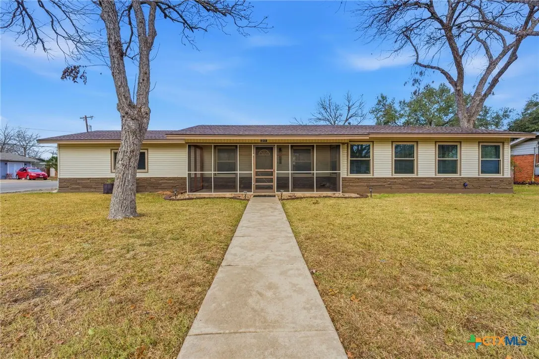 811 Nixon Street, Lockhart, TX 78644 - Image #1