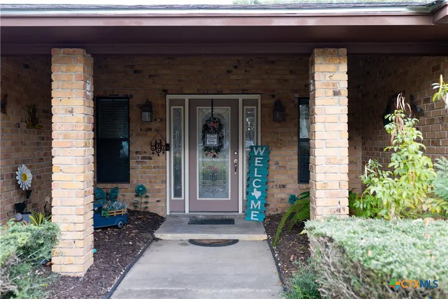 904 Carroll Dr., Yoakum, TX 77995 - #3