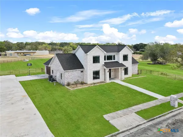 1205 N Avenue G, Shiner, TX 77984