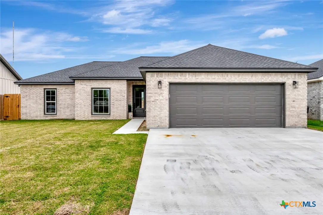 305 Turkey Lane, Victoria, TX 77905 - Image #1