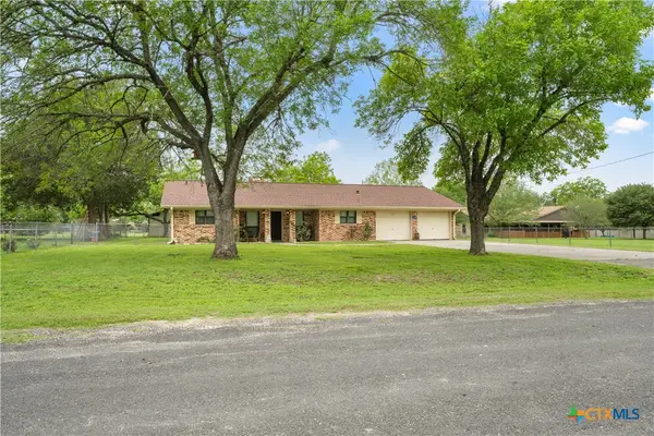 130 Elm Street, Flatonia, TX 78941