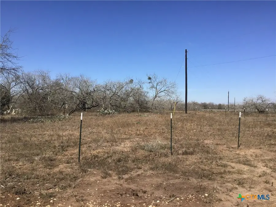 77 Country Acres Pr, Gonzales, TX 78629 - #2
