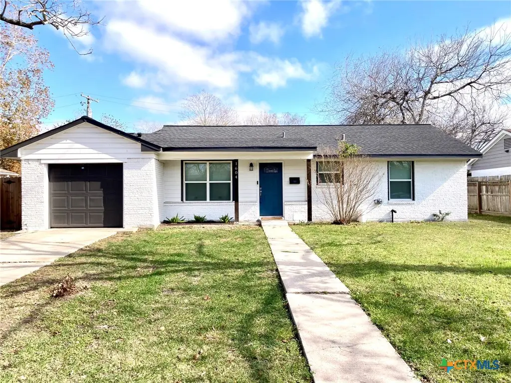 1604 Crockett Avenue, Victoria, TX 77901 - Image #1