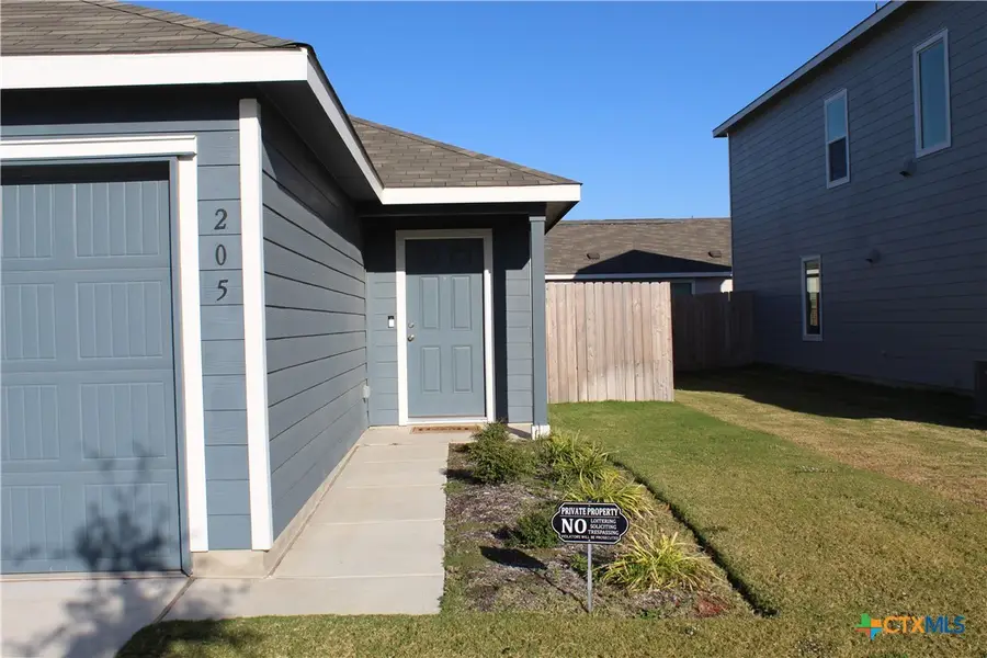 205 Marty Allen Loop, Jarrell, TX 76537 - Image #2