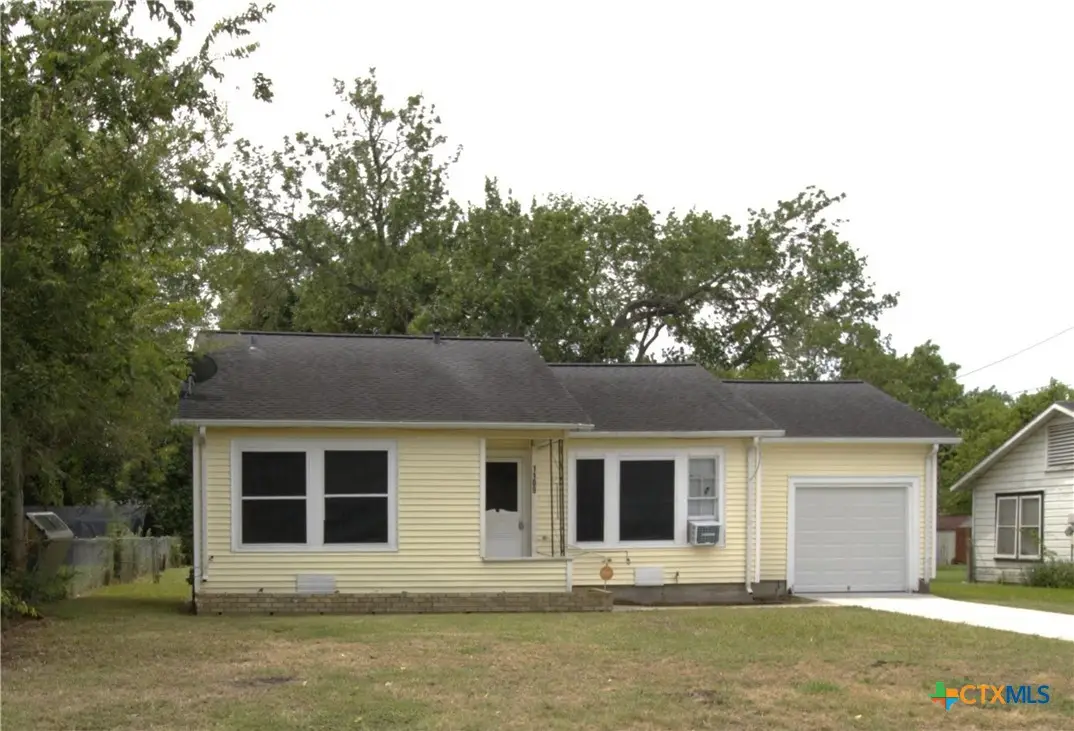 1109 Manor Drive, Victoria, TX 77901 - #1