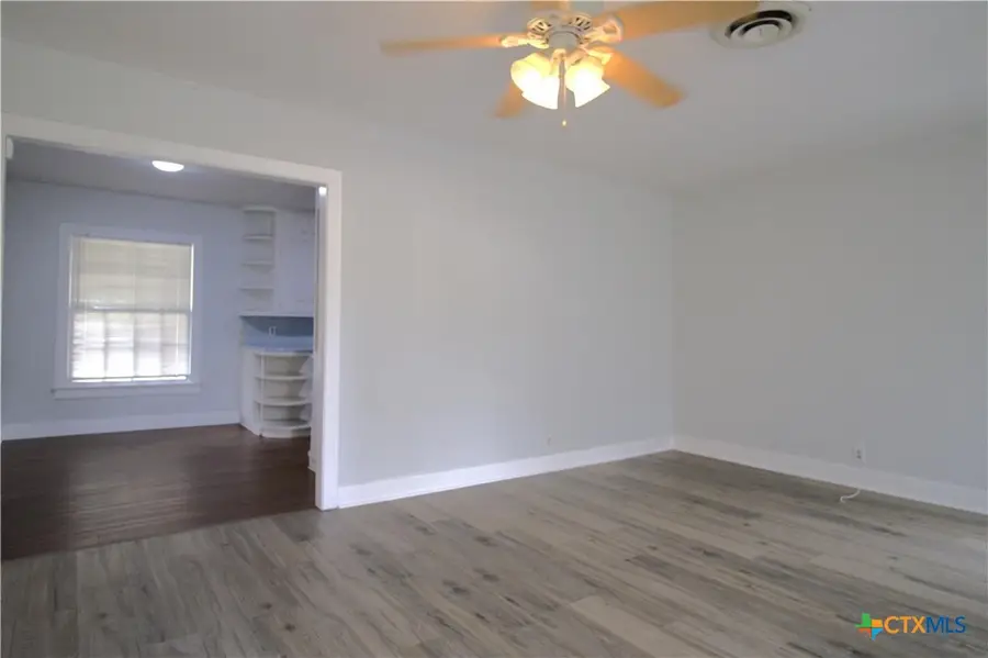 1109 Manor Drive, Victoria, TX 77901 - #3