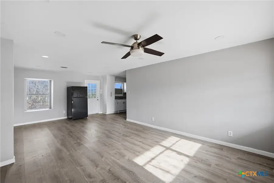 3901 Hiland Drive, Beverly Hills, TX 76711 - Image #3