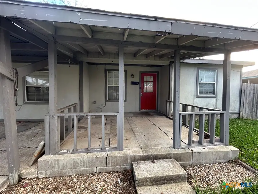 705 E Hiller, Victoria, TX 77901 - #2