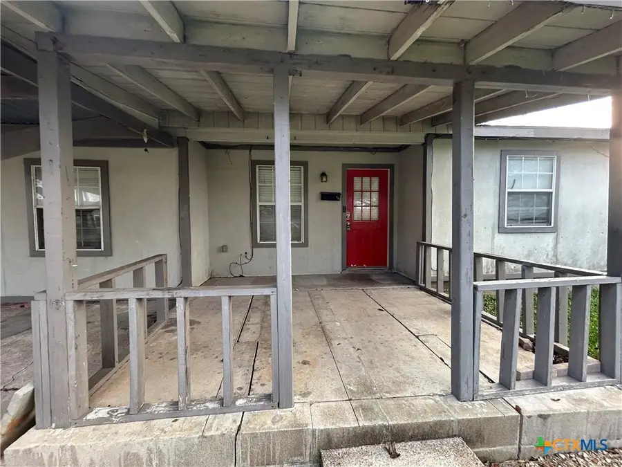 705 E Hiller, Victoria, TX 77901 - #3