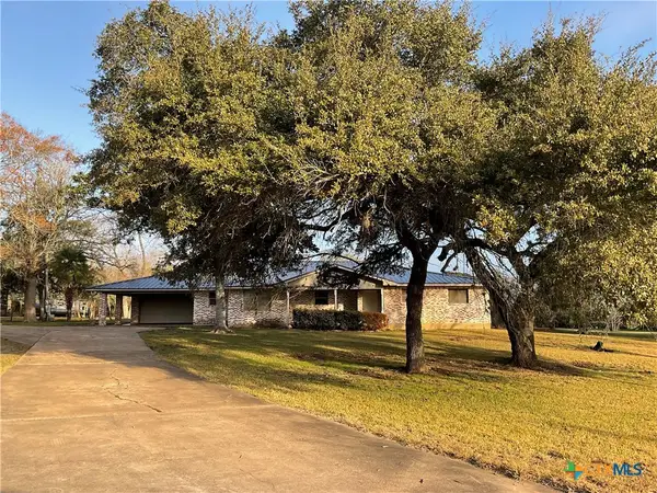 1672 Fm 318, Hallettsville, TX 77964