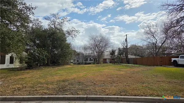 118 Bonham Street, Port Lavaca, TX 77979