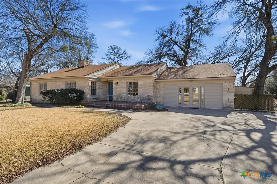 606 College Street, Gatesville, TX 76528 - #3