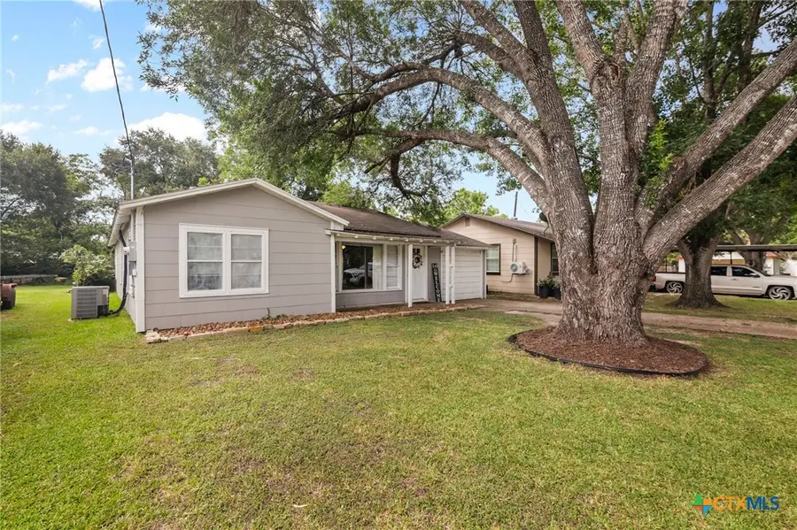 509 W Bois D Arc, Edna, TX 77957 - #3