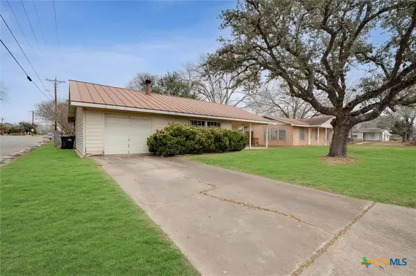 103 Thompson Street, Luling, TX 78648
