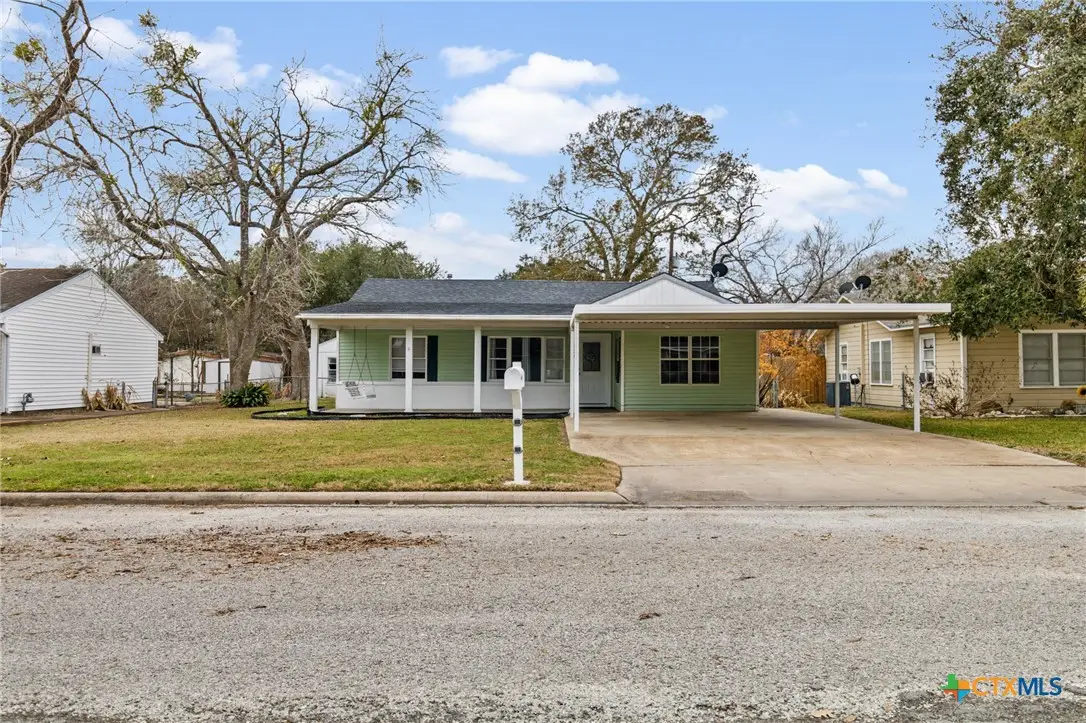 1009 Fulton Street, Edna, TX 77957 - #1