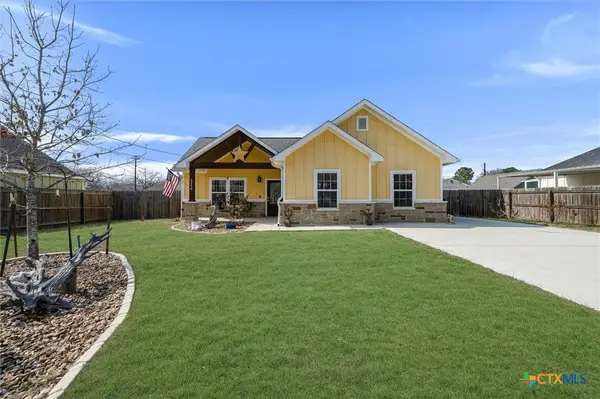 320 Holly Avenue, Luling, TX 78648