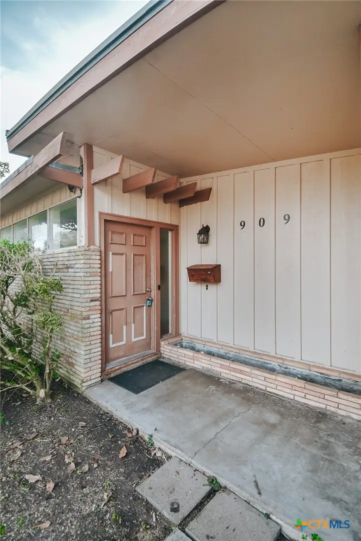 909 Fern Lane, Victoria, TX 77904 - #3