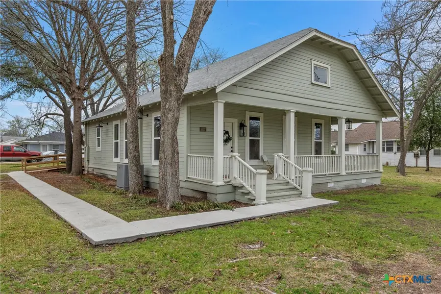 1007 N Jackson Avenue, Cameron, TX 76520 - #2