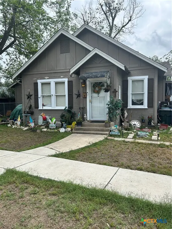 513 N San Marcos Street, Seguin, TX 78155