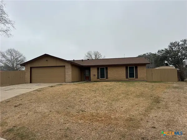 104 Alamo Circle, Cuero, TX 77954