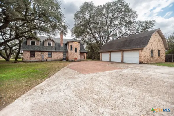 363 Kolle Street, Inez, TX 77968