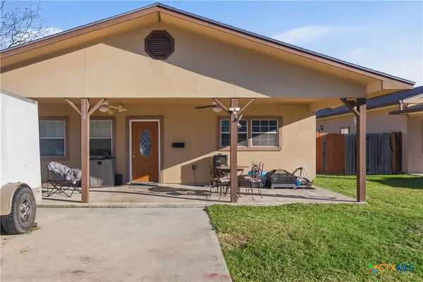 1058 E Weinert Street, Seguin, TX 78155