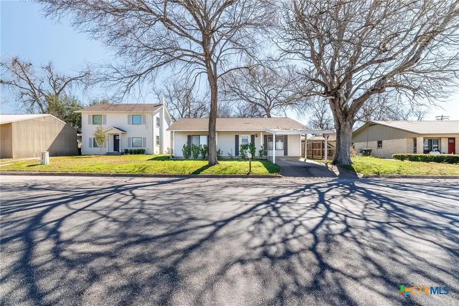 218 W 6th Street, Shiner, TX 77984 - #3