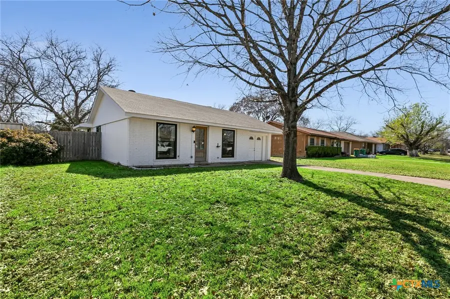 1105 East Avenue O, Belton, TX 76513 - #2