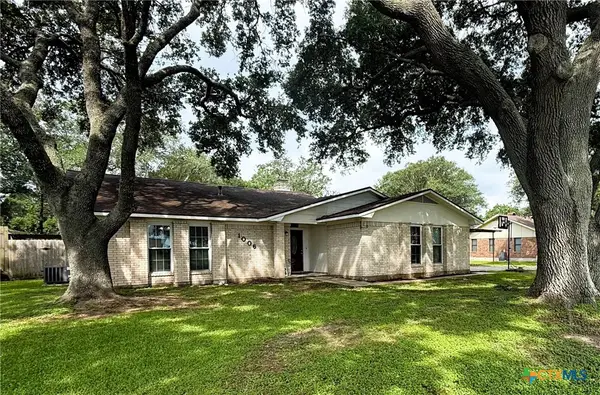 1006 Fairlane Drive, Ganado, TX 77962