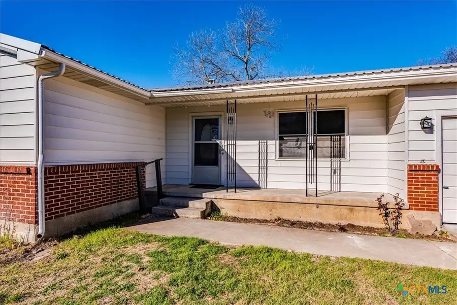 704 S 3rd Street, Copperas Cove, TX 76522 - #2