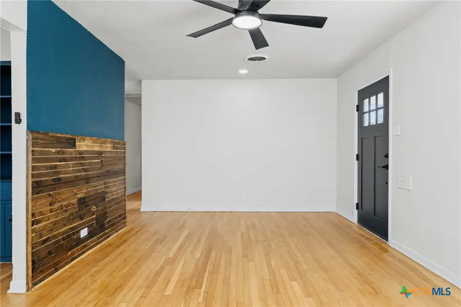 2551 W Summit Avenue, San Antonio, TX 78228 - #3