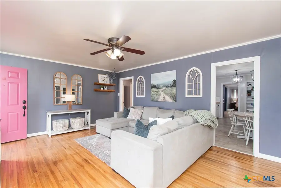 417 E 14th Avenue, Belton, TX 76513 - #3