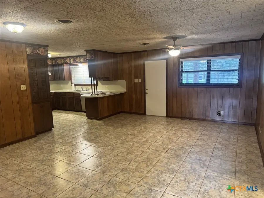 1209 E Morgan Avenue, Cuero, TX 77954 - #3