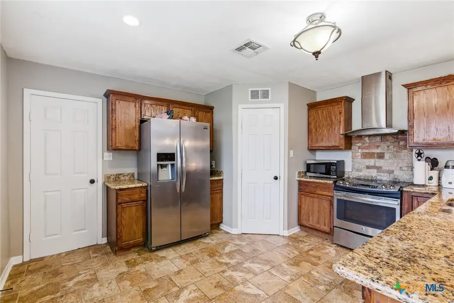 2002 Mission Drive, Victoria, TX 77901 - #3