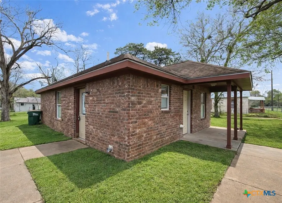 807 S Promenade Street, Hallettsville, TX 77964 - #2