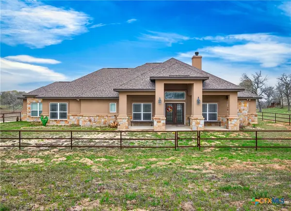 494 Flash Circle, Luling, TX 78648