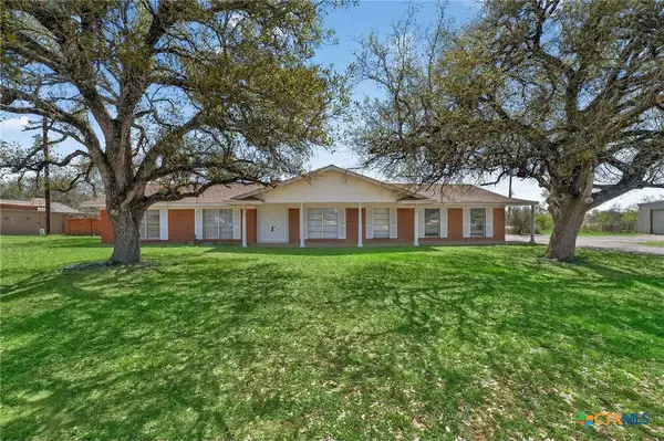 514 Hospital Boulevard, Floresville, TX 78114