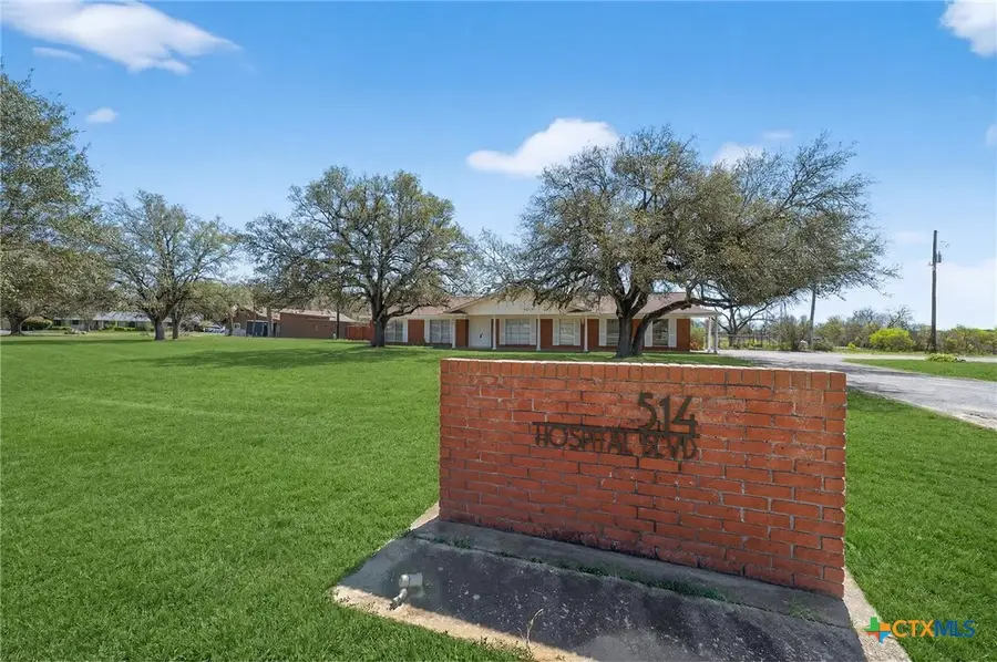 514 Hospital Boulevard, Floresville, TX 78114 - #3