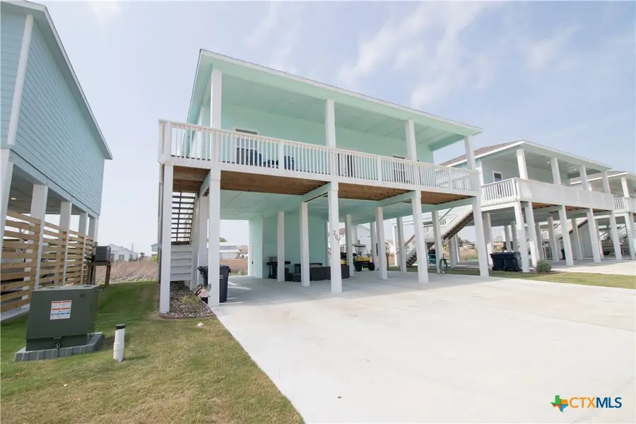 207 Paradise Dr, Rockport, TX 78382 - #2