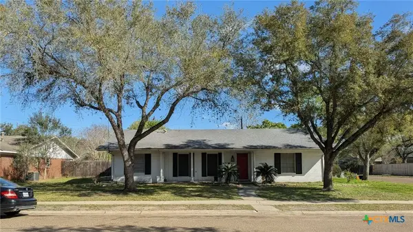 2406 Bon Aire Avenue, Victoria, TX 77901