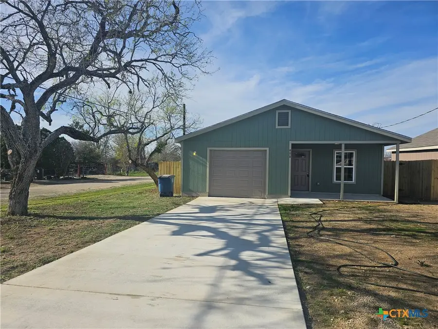 800 E 6th Street, Nixon, TX 78140 - #2
